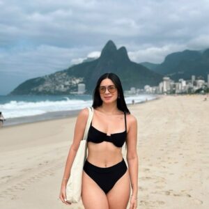 Elodie - บิกินี่สีดำเรียบง่าย เสื้อสายเดี่ยว กางเกงขอบหยัก